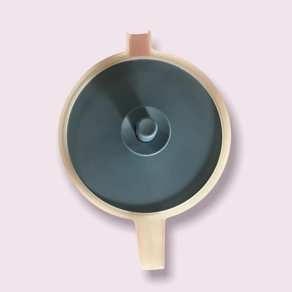 Tupperware 1 Qt Pitcher #1575 Clear w/ Blue Lid USA Vintage - Picture 2 of 7